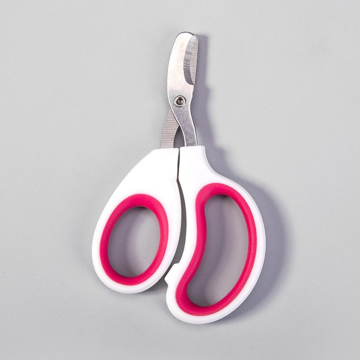 Round-tip pet nail clipper with pink grip rings